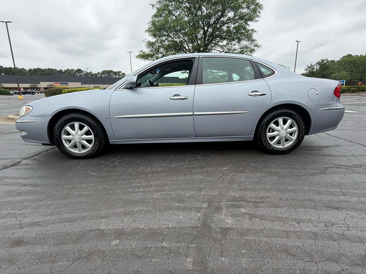 Used 2006 Buick LaCrosse CXL w/ Driver Confidence Package FWD image 2