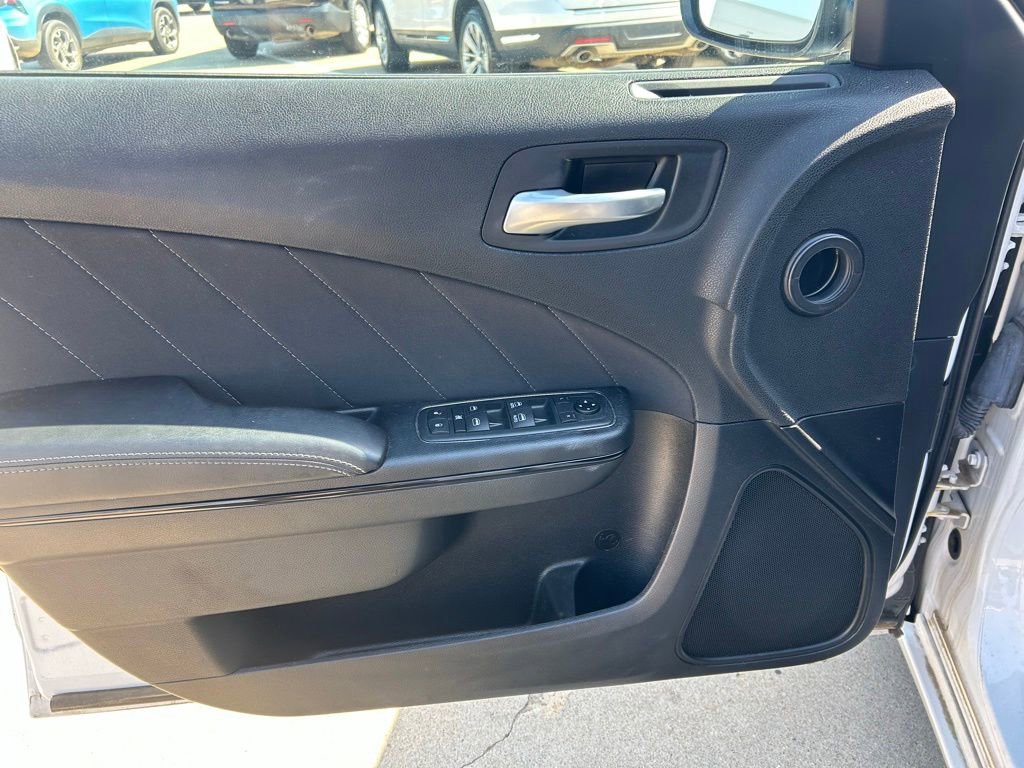 Used 2020 Dodge Charger SXT w/ Blacktop Package RWD image 8