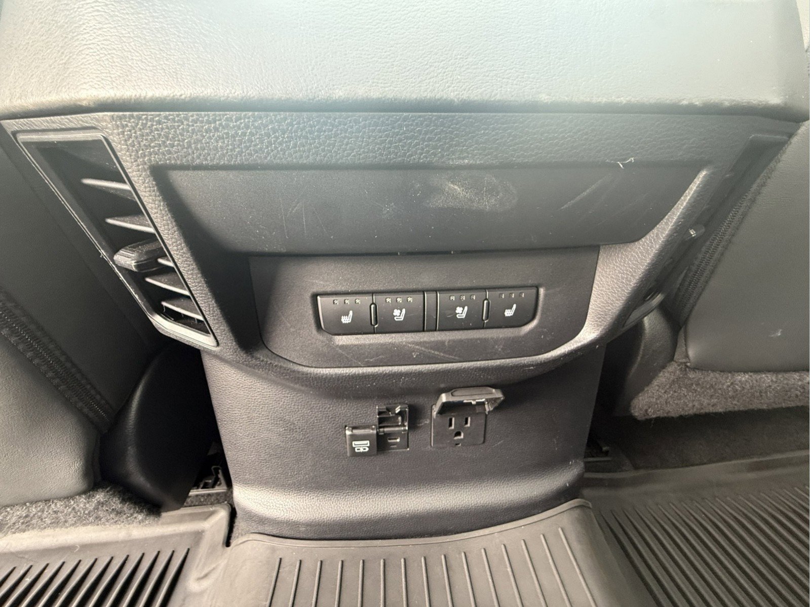 Used 2023 Toyota Tundra Platinum w/ Advanced Package image 29