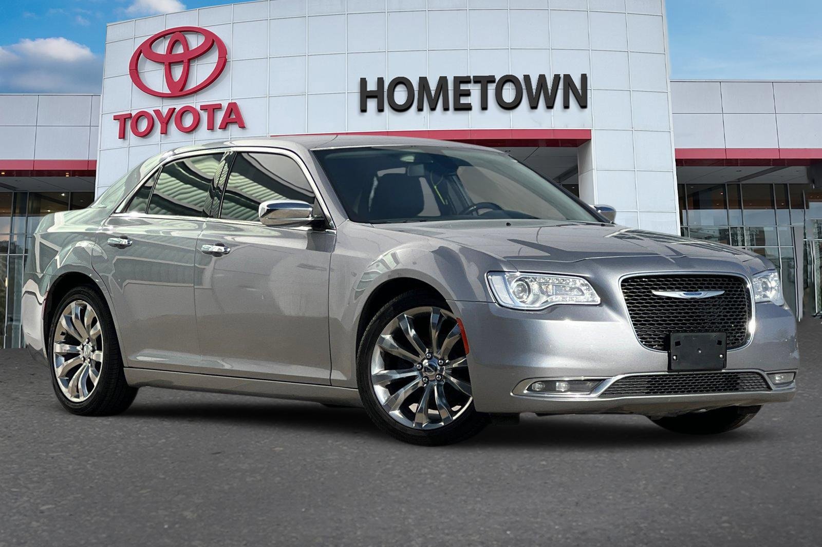 Used 2018 Chrysler 300 Limited image 2