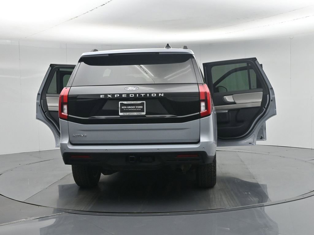 Used 2025 Ford Expedition Active image 36