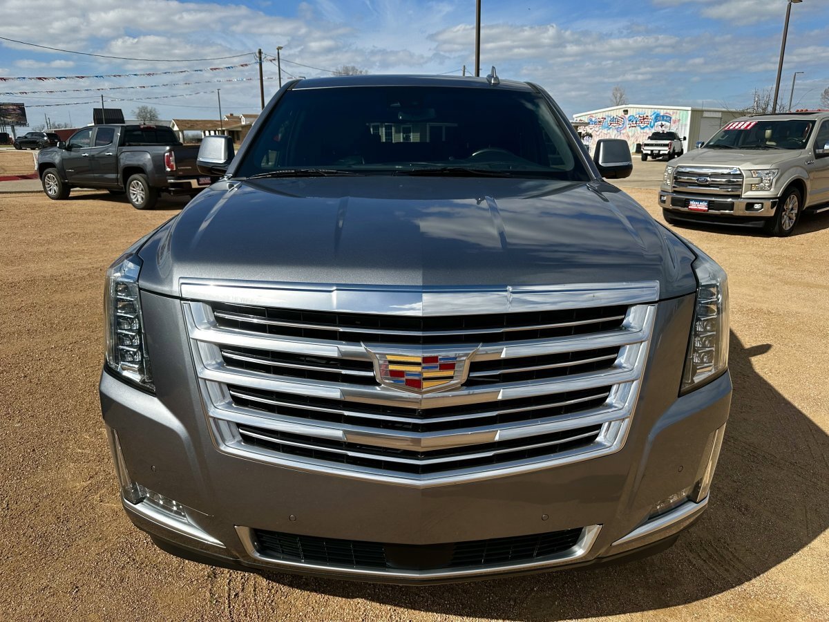 Used 2018 Cadillac Escalade Platinum AWD/4WD image 2