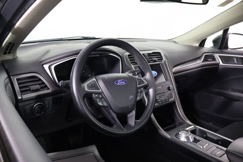Used 2020 Ford Fusion SE image 12