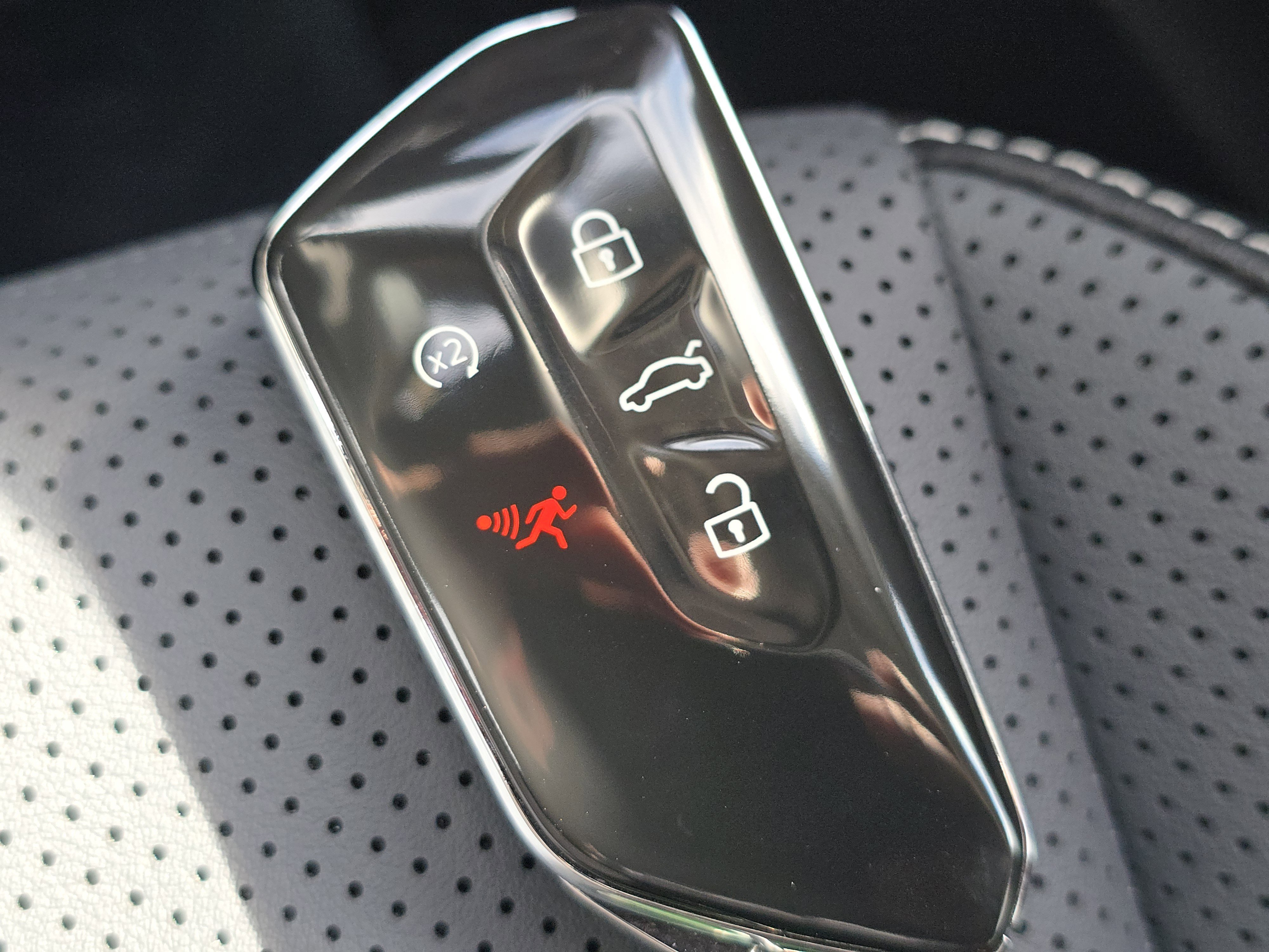 New 2025 Volkswagen Tiguan SE image 29