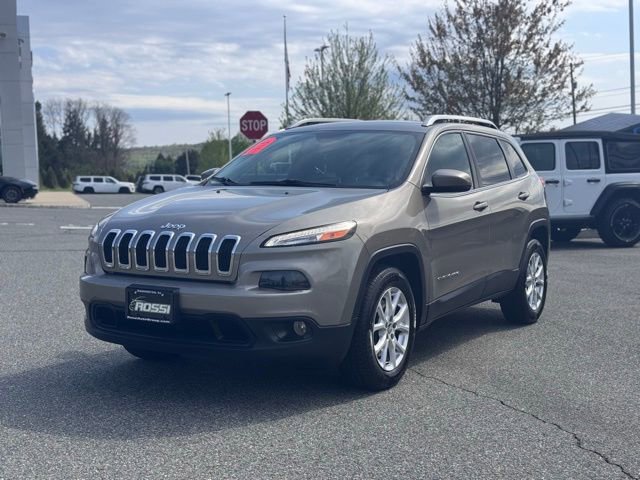 Used 2016 Jeep Cherokee Latitude AWD/4WD image 4