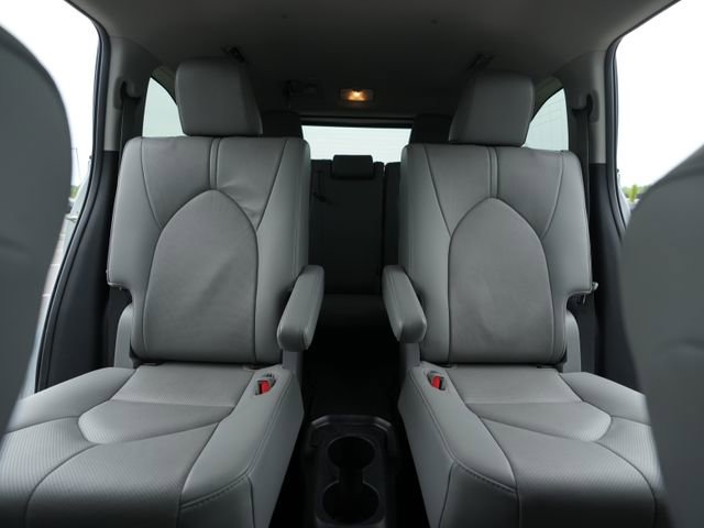 Used 2020 Toyota Highlander Limited FWD image 34