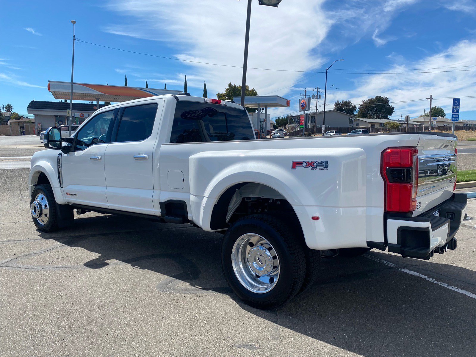 New 2027 Ford F450 Platinum w/ Platinum Plus Package AWD/4WD image 6