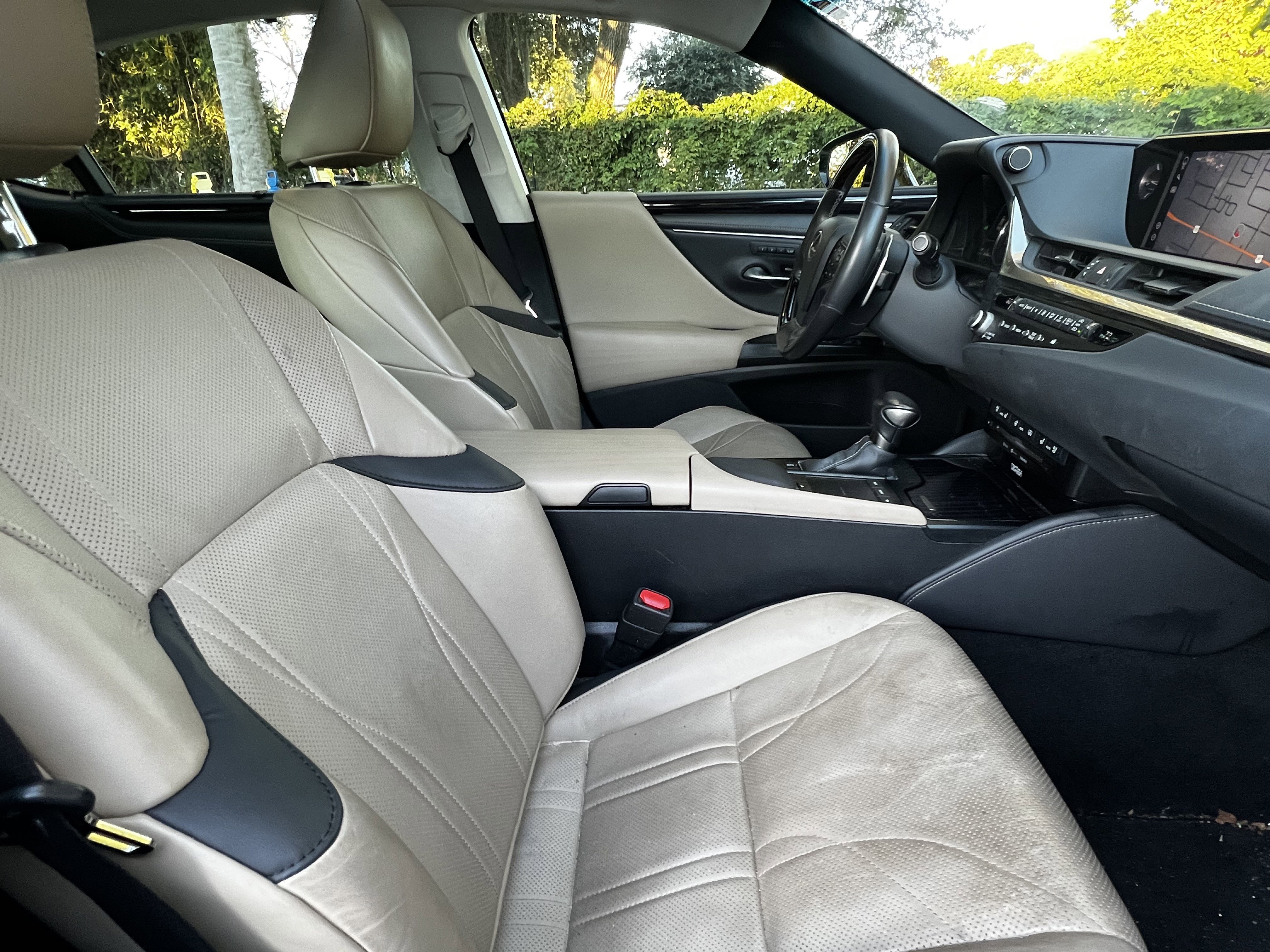 Used 2021 Lexus ES 300h Ultra Luxury w/ Accessory Package 2 image 45