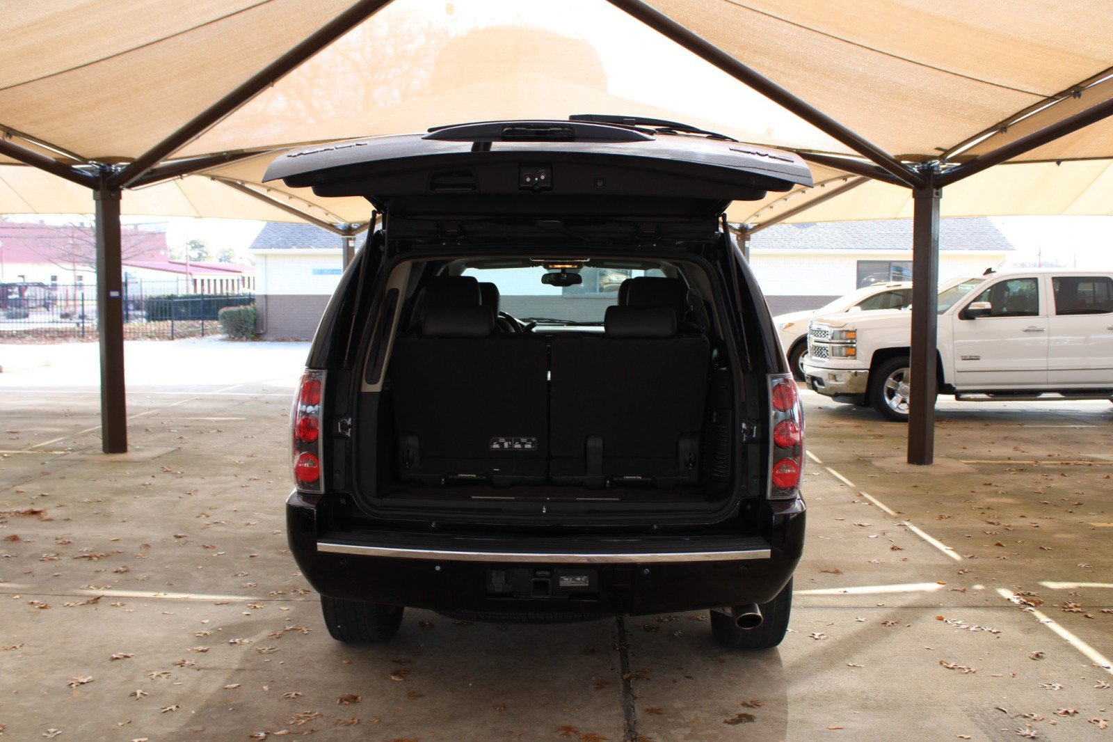 Used 2013 GMC Yukon Denali image 9