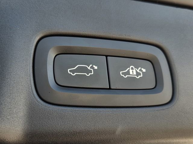 Used 2017 Volvo V90 T6 Cross Country image 16