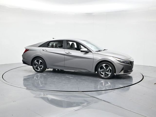 Used 2023 Hyundai Elantra Limited image 3