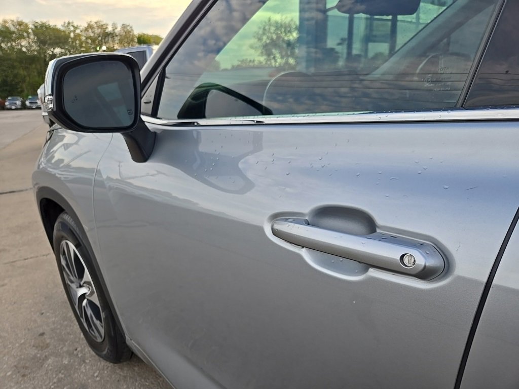 Used 2021 Toyota Highlander XLE image 26