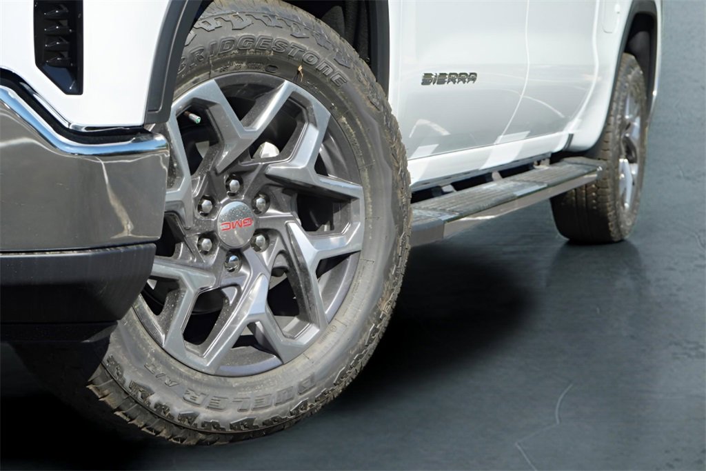 New 2026 GMC Sierra 1500 SLT image 3