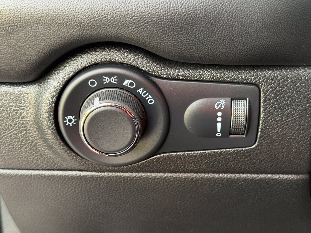 Used 2025 Dodge Durango GT AWD/4WD image 14