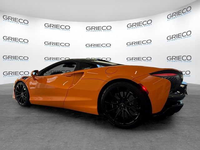 Used 2023 McLaren Artura RWD image 11