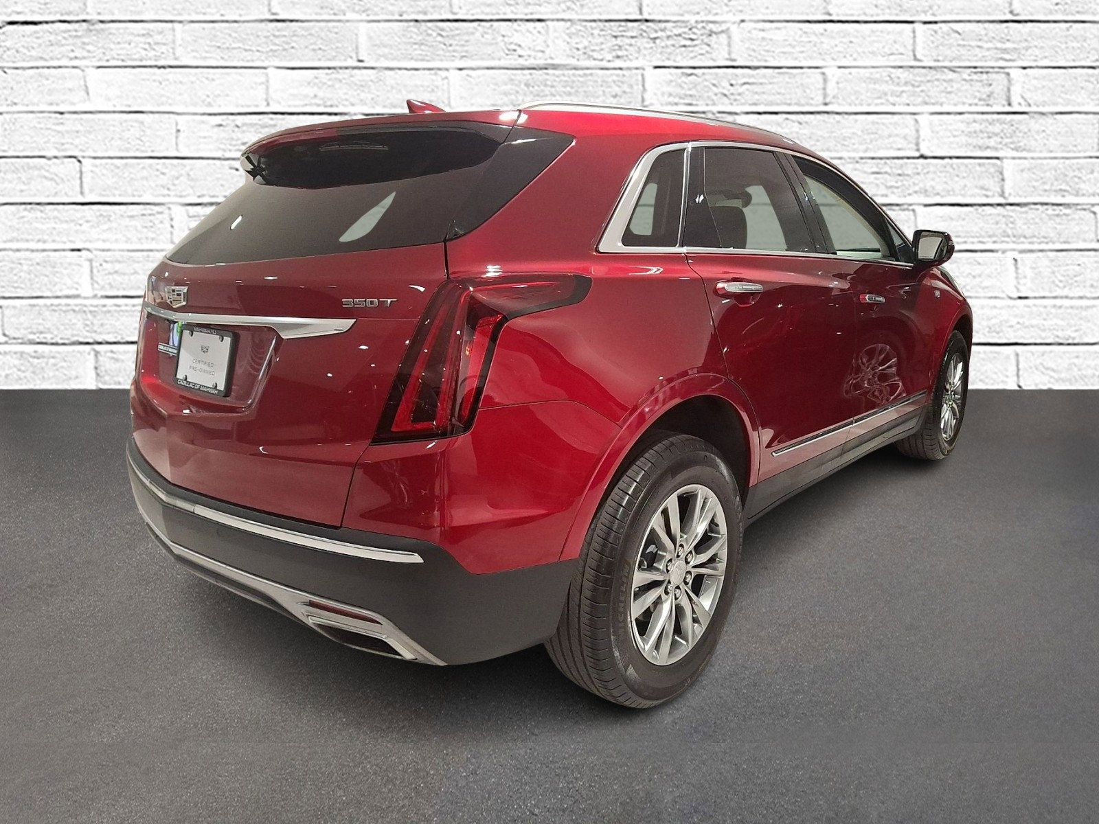 Certified 2023 Cadillac XT5 Premium Luxury AWD/4WD image 5