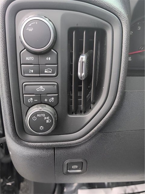 Used 2022 Chevrolet Silverado 1500 Custom image 14