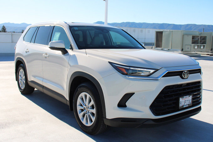 Certified 2024 Toyota Grand Highlander XLE image 2