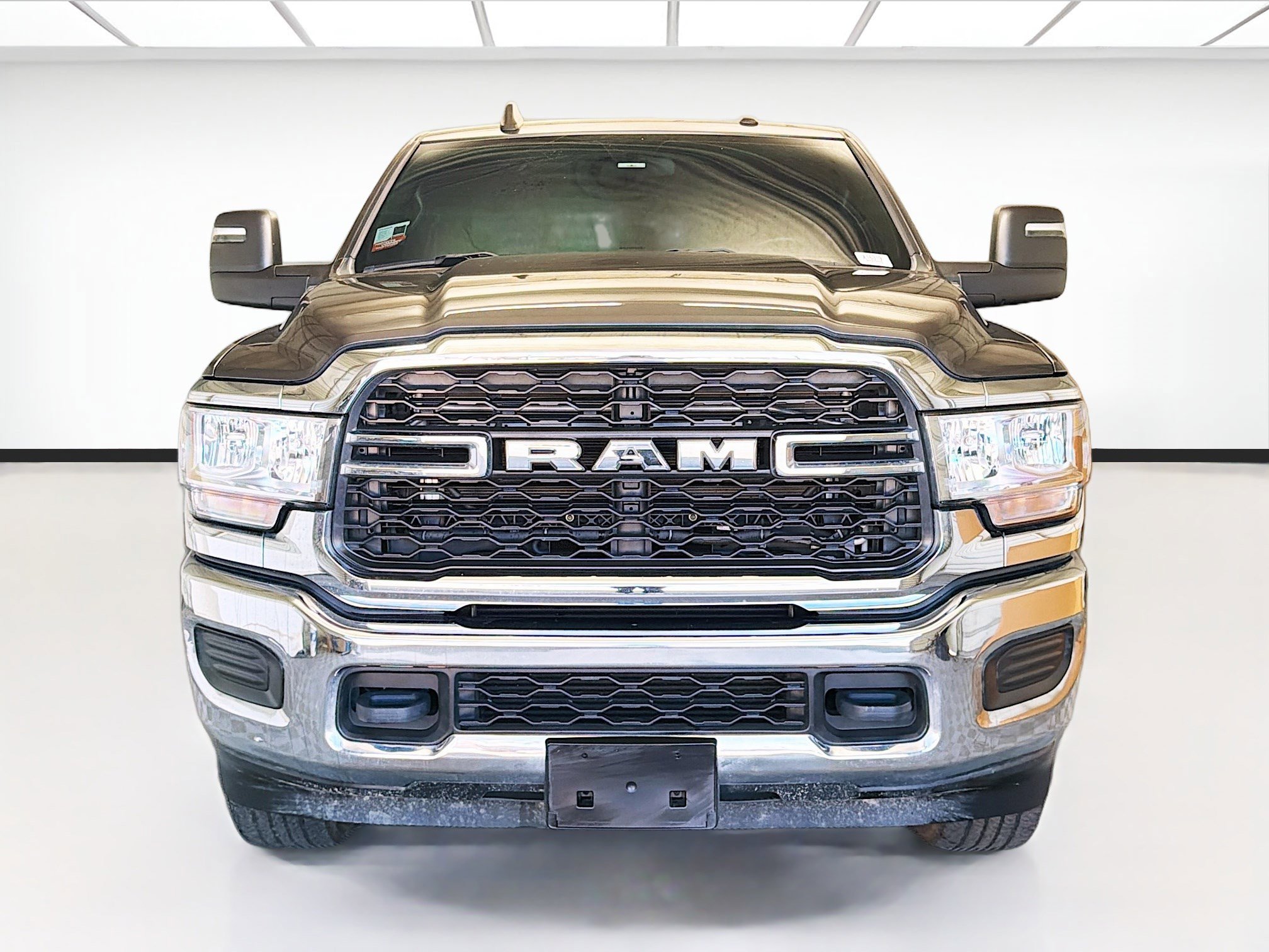 Used 2024 RAM 2500 Tradesman w/ Chrome Appearance Group image 2