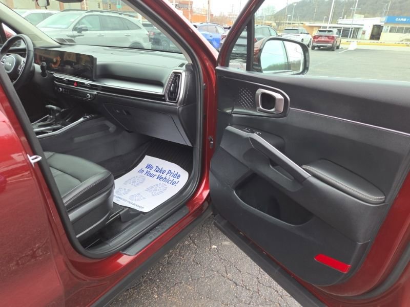 Used 2025 Kia Sorento S image 12