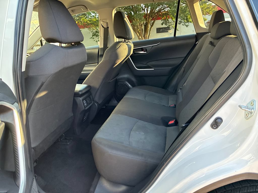 Used 2024 Toyota RAV4 XLE AWD/4WD image 25