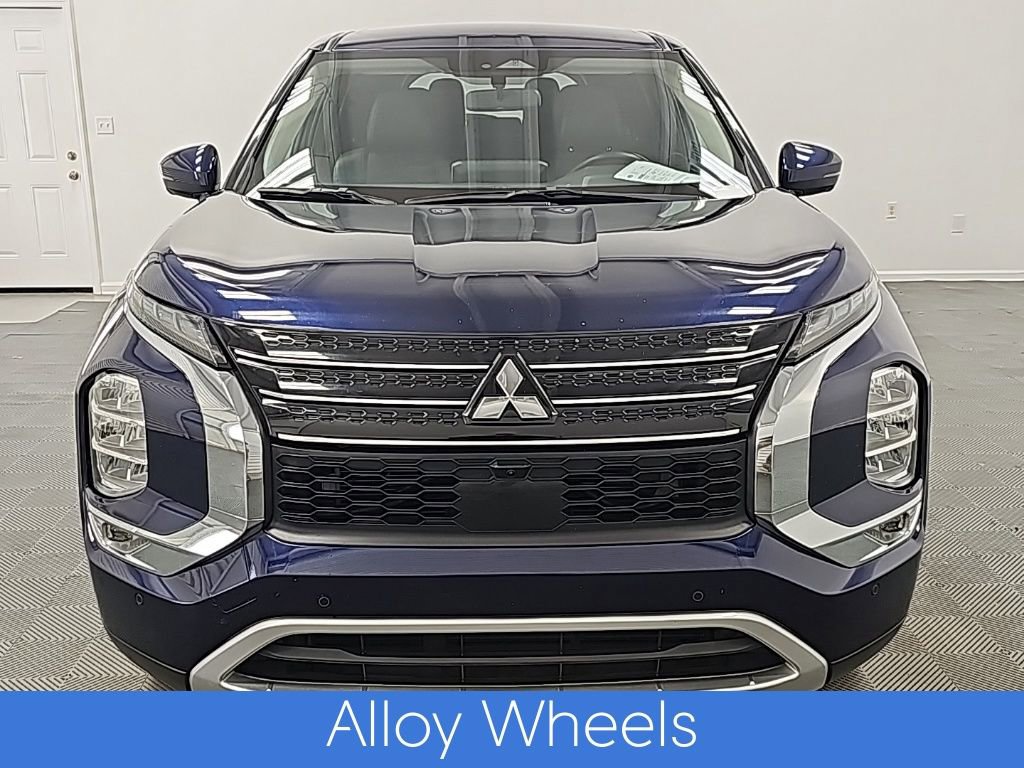 Used 2024 Mitsubishi Outlander SE image 4