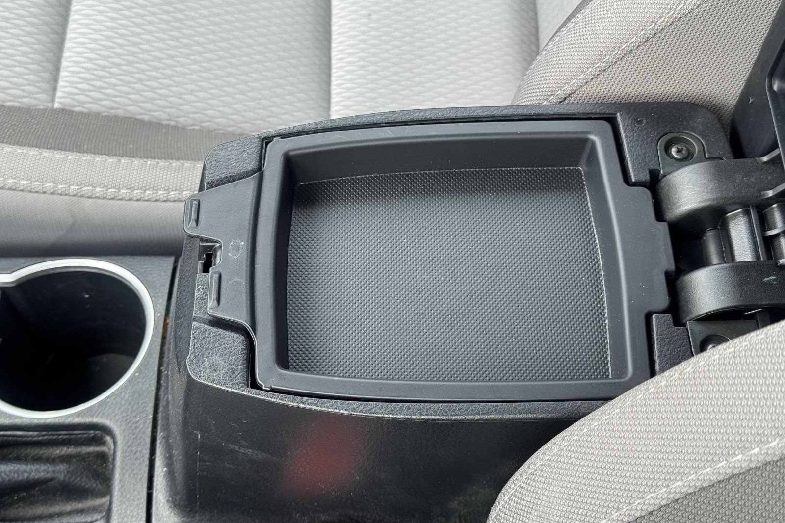 Used 2019 Toyota Corolla LE w/ Carpet Mat Package (TMS) FWD image 28