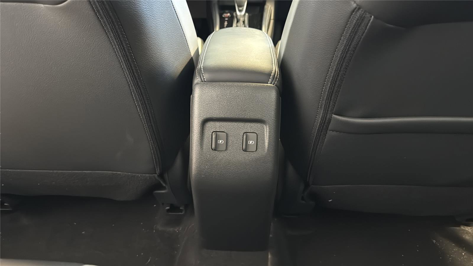 Used 2024 Nissan Kicks SR w/ SR Premium Package FWD image 24