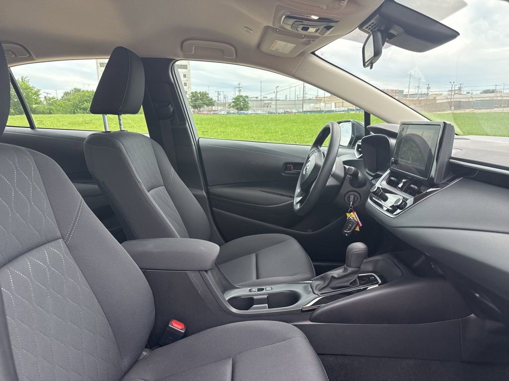 Used 2025 Toyota Corolla LE image 9