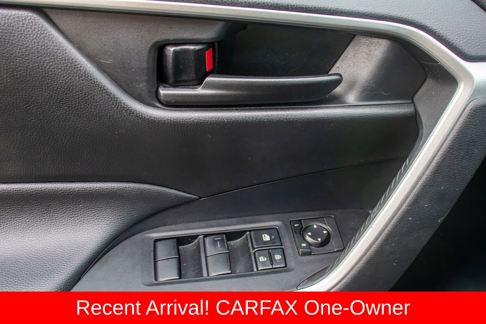 Used 2021 Toyota RAV4 LE image 21