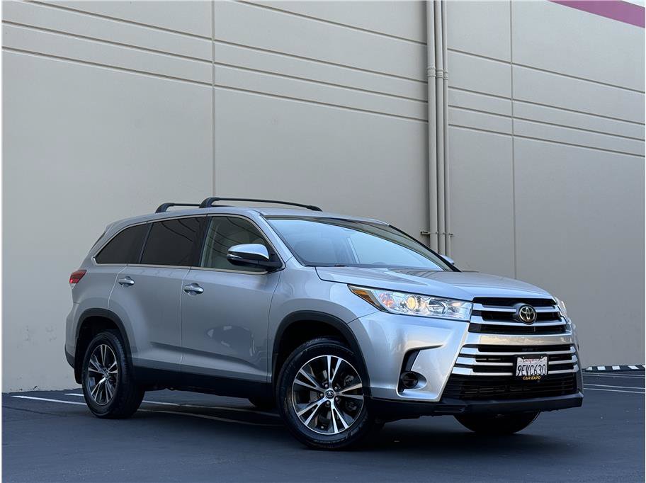 Used 2019 Toyota Highlander LE FWD image 23