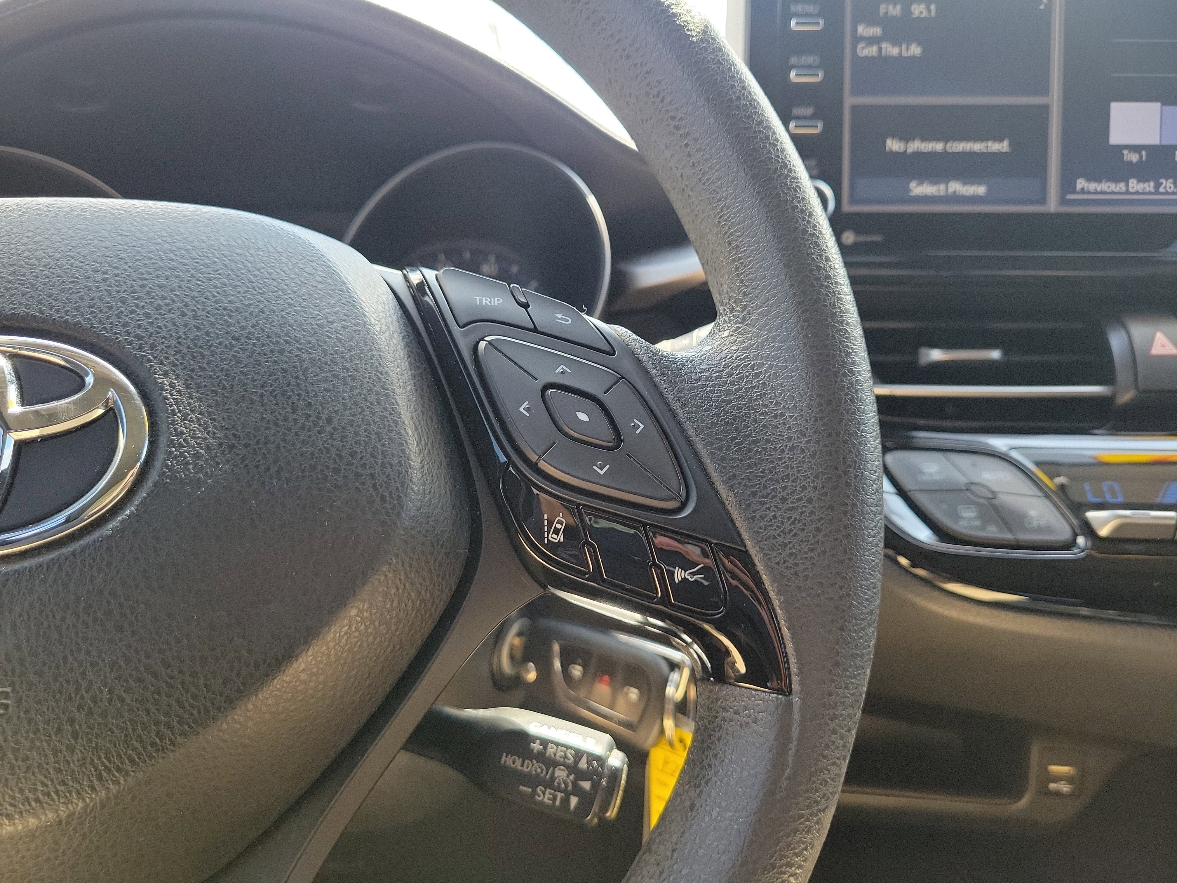 Used 2020 Toyota C-HR LE image 23