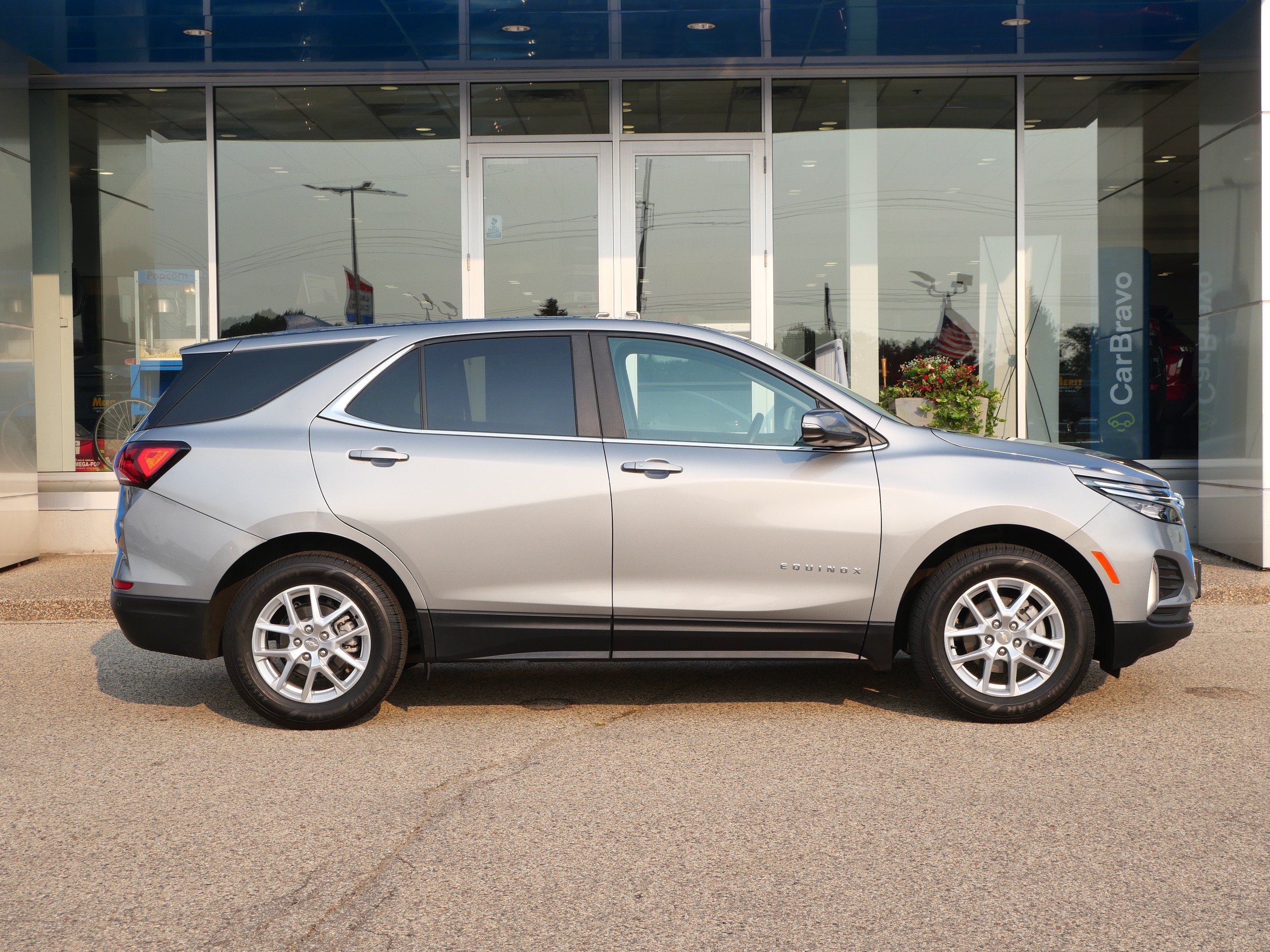 Certified 2023 Chevrolet Equinox LT FWD image 2