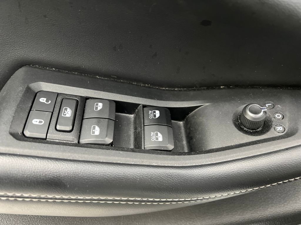 Used 2024 Jeep Grand Cherokee L Laredo image 12