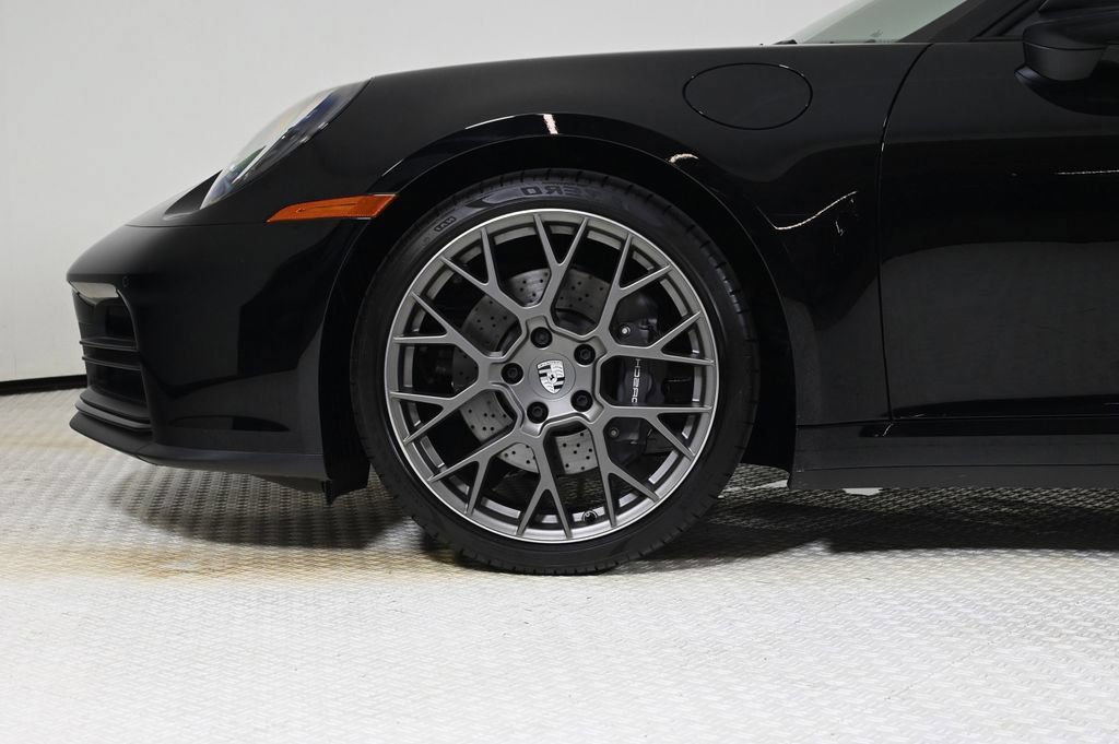 Used 2025 Porsche 911 Carrera w/ Sport Chrono Package RWD image 28