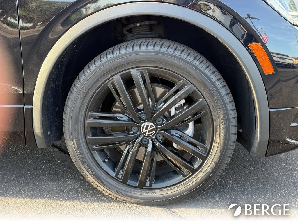 Used 2022 Volkswagen Tiguan SE R-Line AWD/4WD image 10