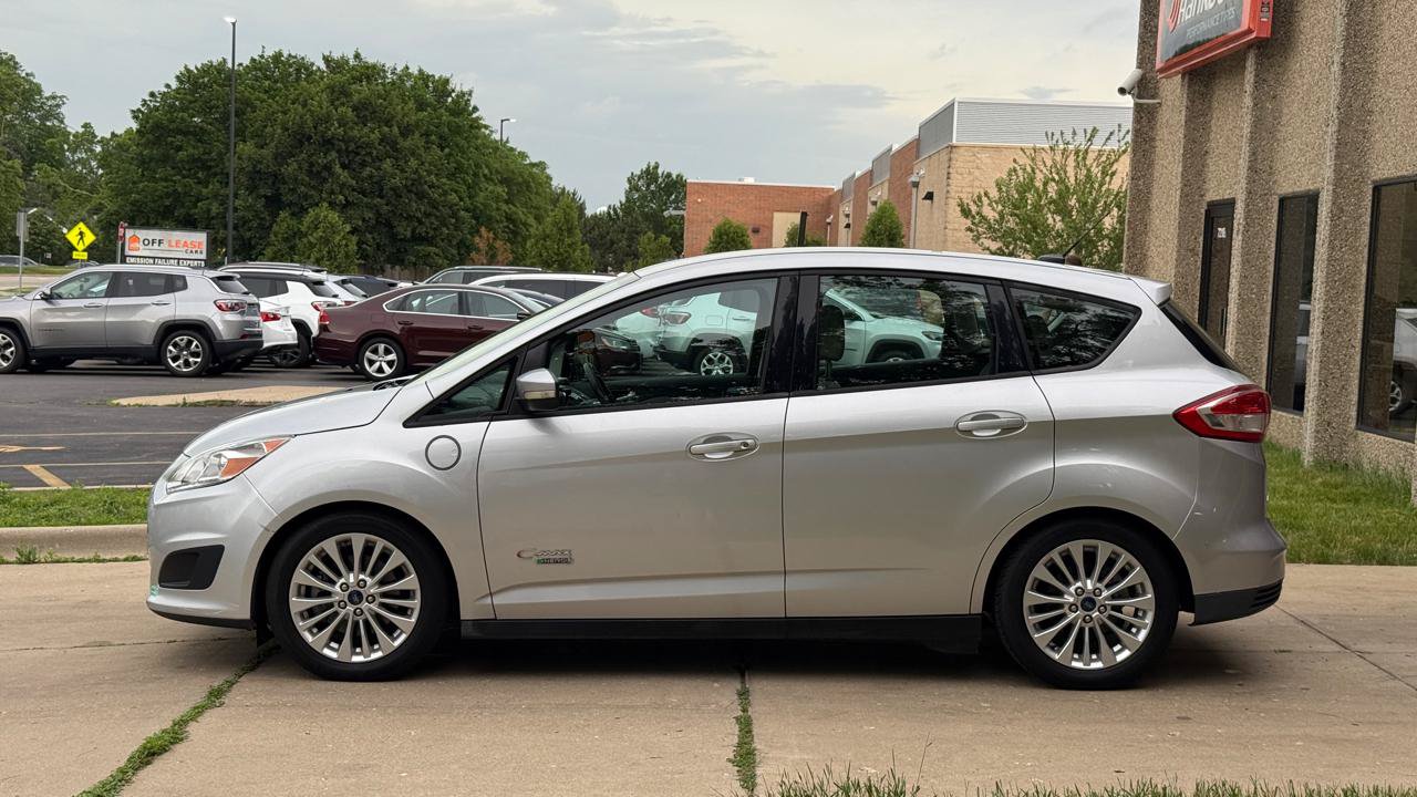 Used 2017 Ford C-MAX Energi SE w/ Equipment Group 402A FWD image 4