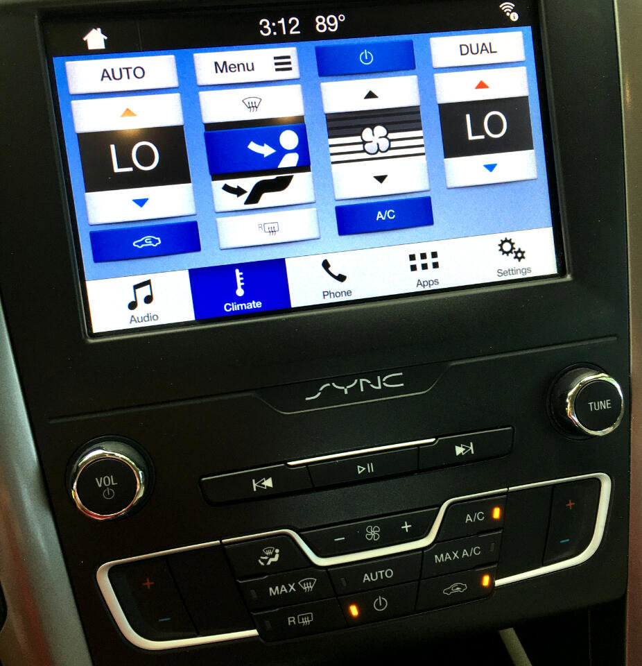 Used 2019 Ford Fusion SE image 25