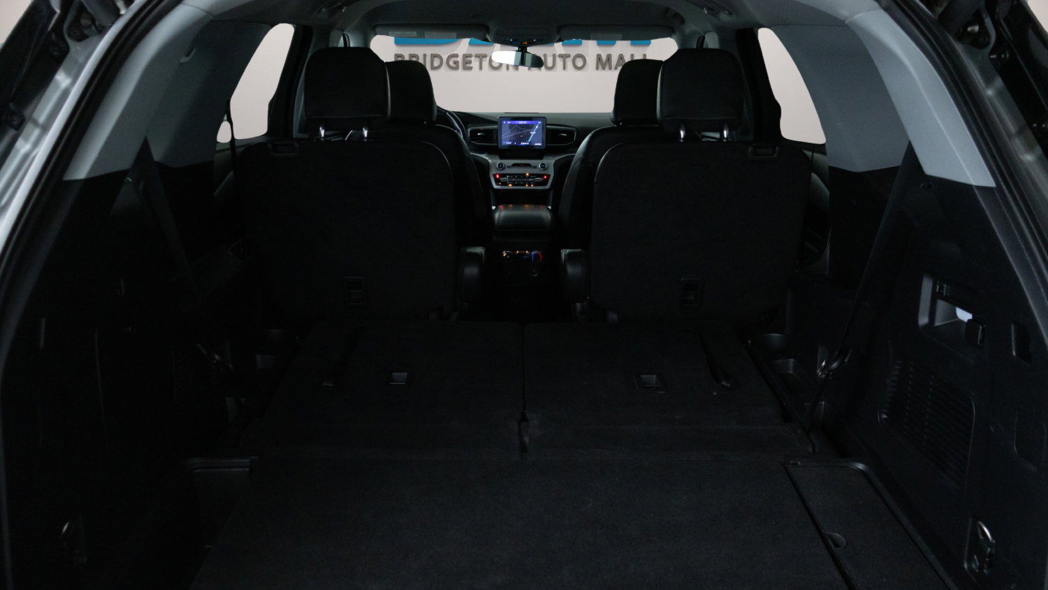 Used 2023 Ford Explorer XLT w/ Equipment Group 202A AWD/4WD image 28