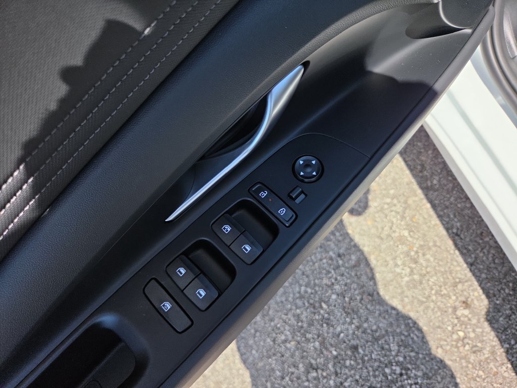 New 2026 Hyundai Elantra Limited FWD image 18