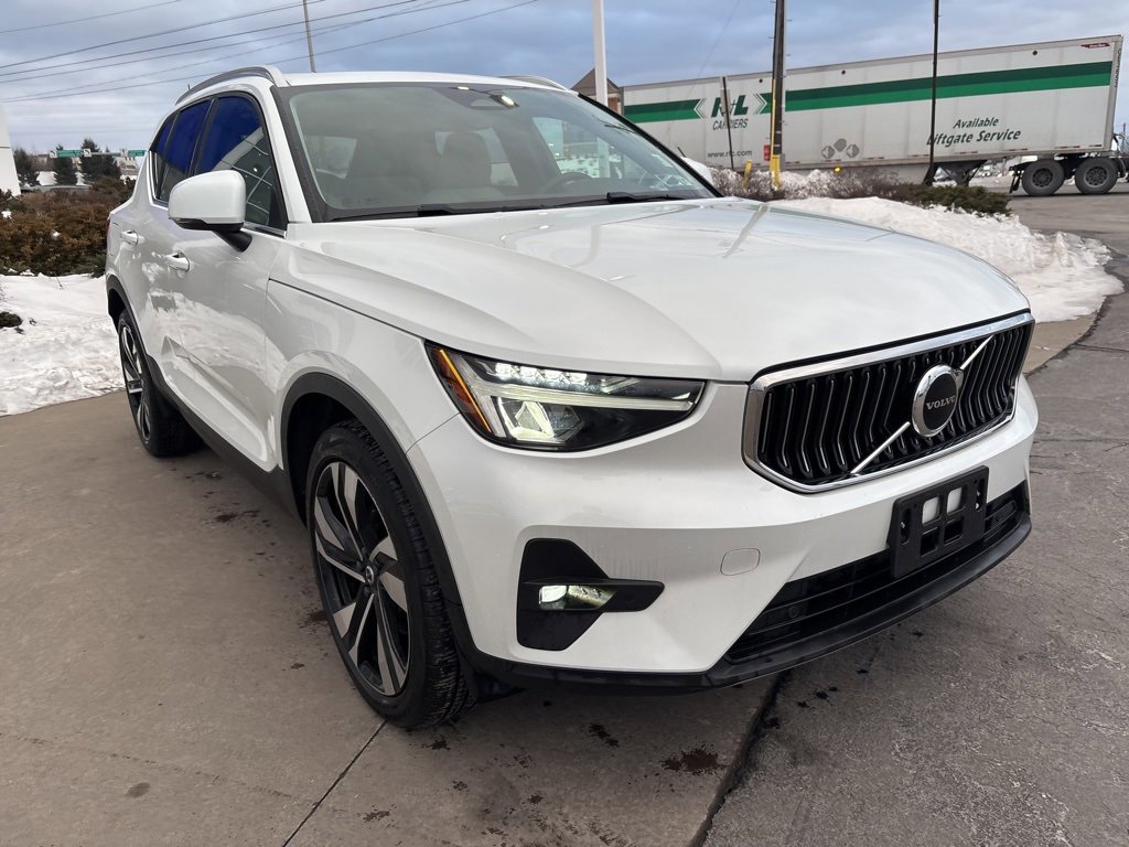 Certified 2023 Volvo XC40 B5 Plus w/ Protection Package Premier image 4
