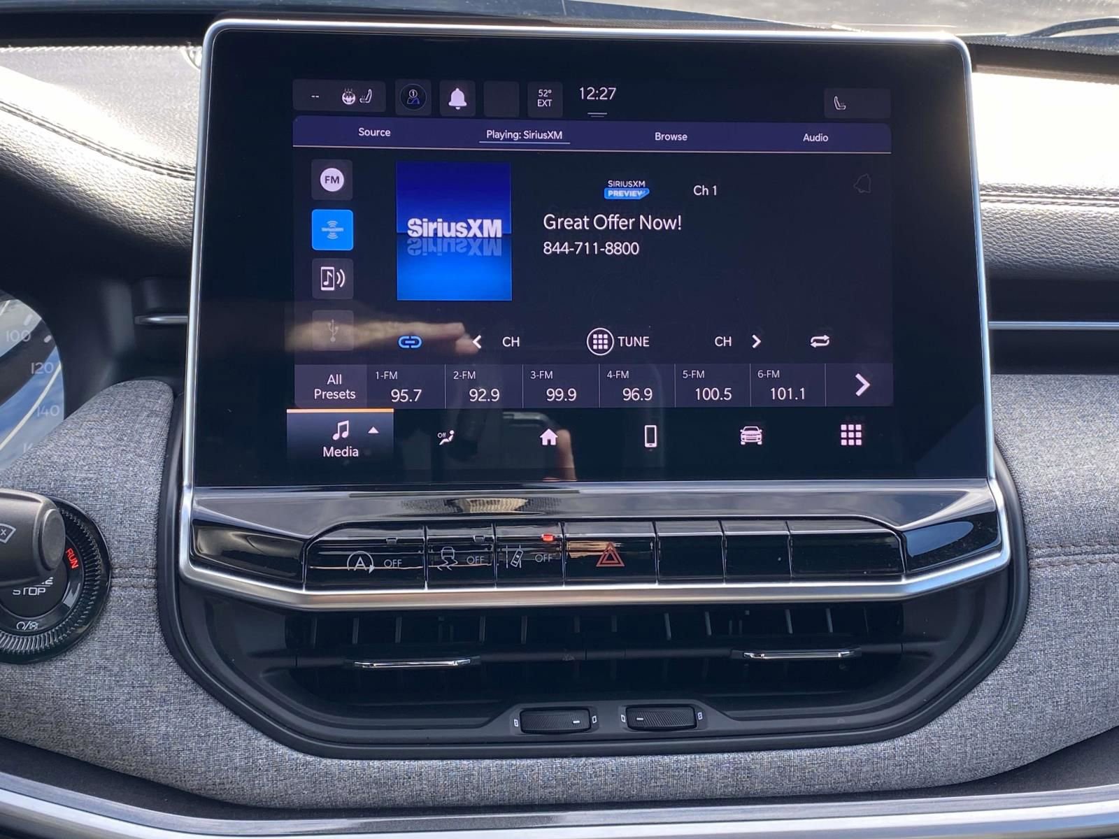 Used 2023 Jeep Compass Latitude w/ Sun and Sound Group image 28