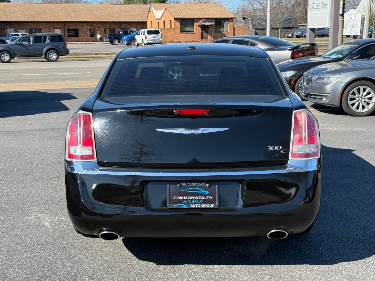 Used 2014 Chrysler 300 C RWD image 4