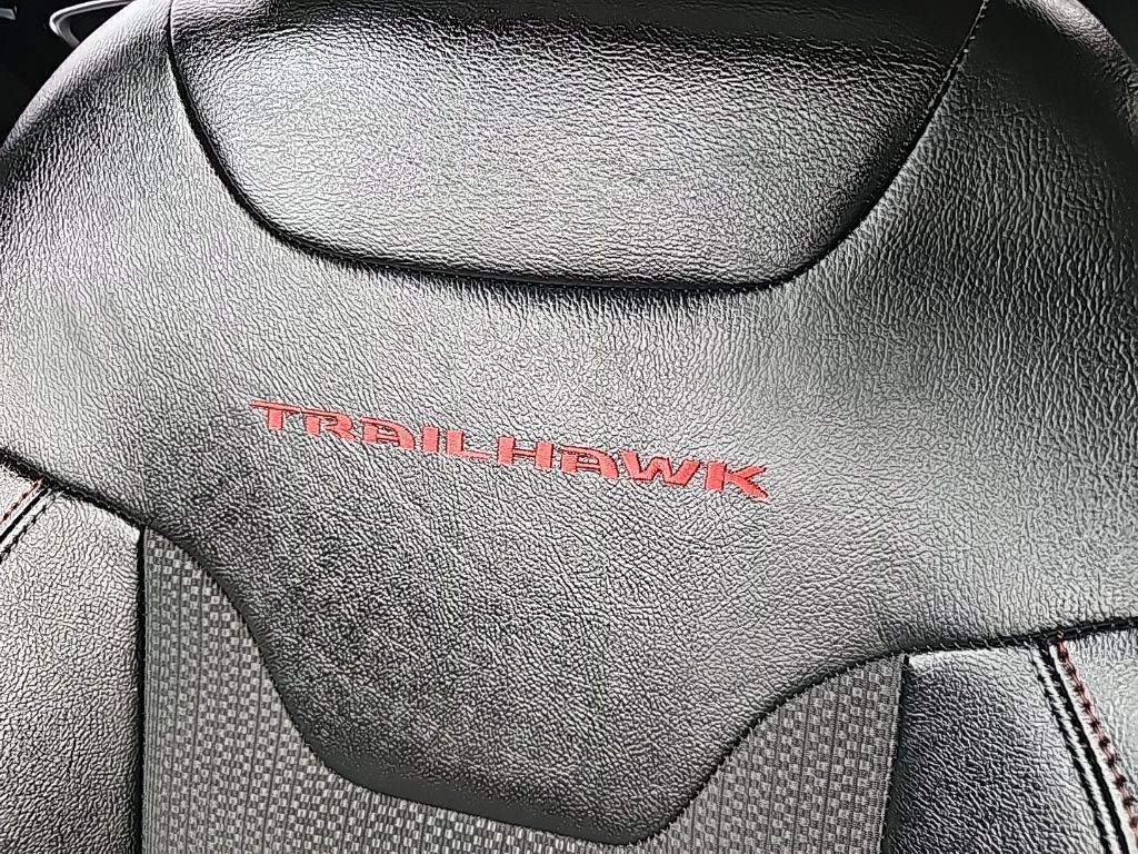 Certified 2022 Jeep Compass Trailhawk w/ Trailhawk Convenience Group AWD/4WD image 35