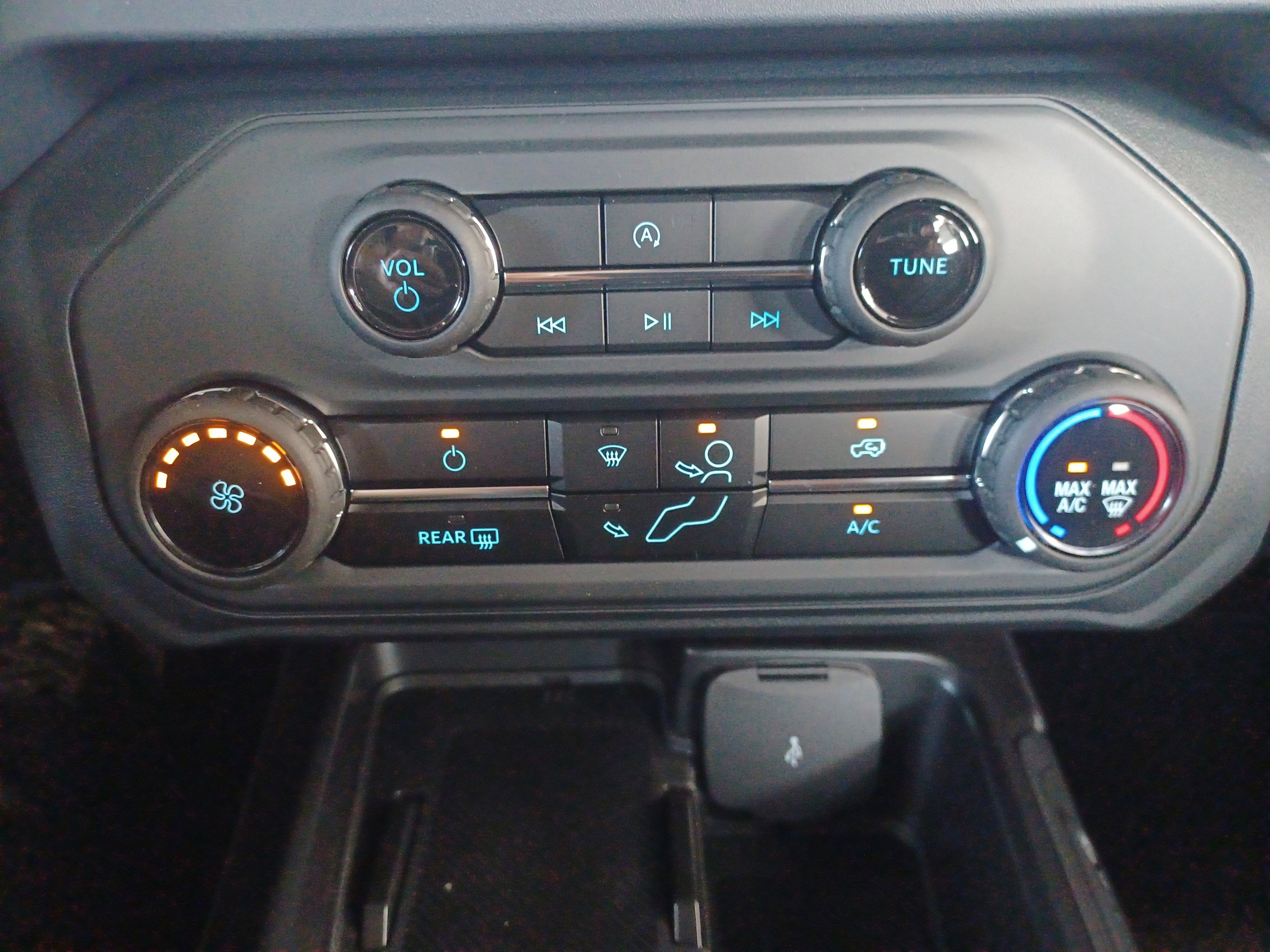 New 2025 Ford Bronco 4-Door image 29