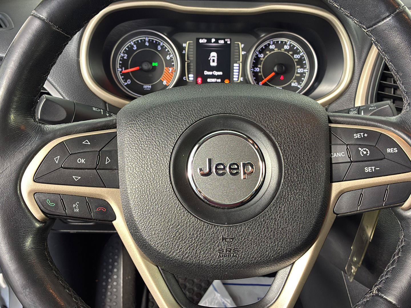 Used 2015 Jeep Cherokee Latitude w/ Cold Weather Group FWD image 39