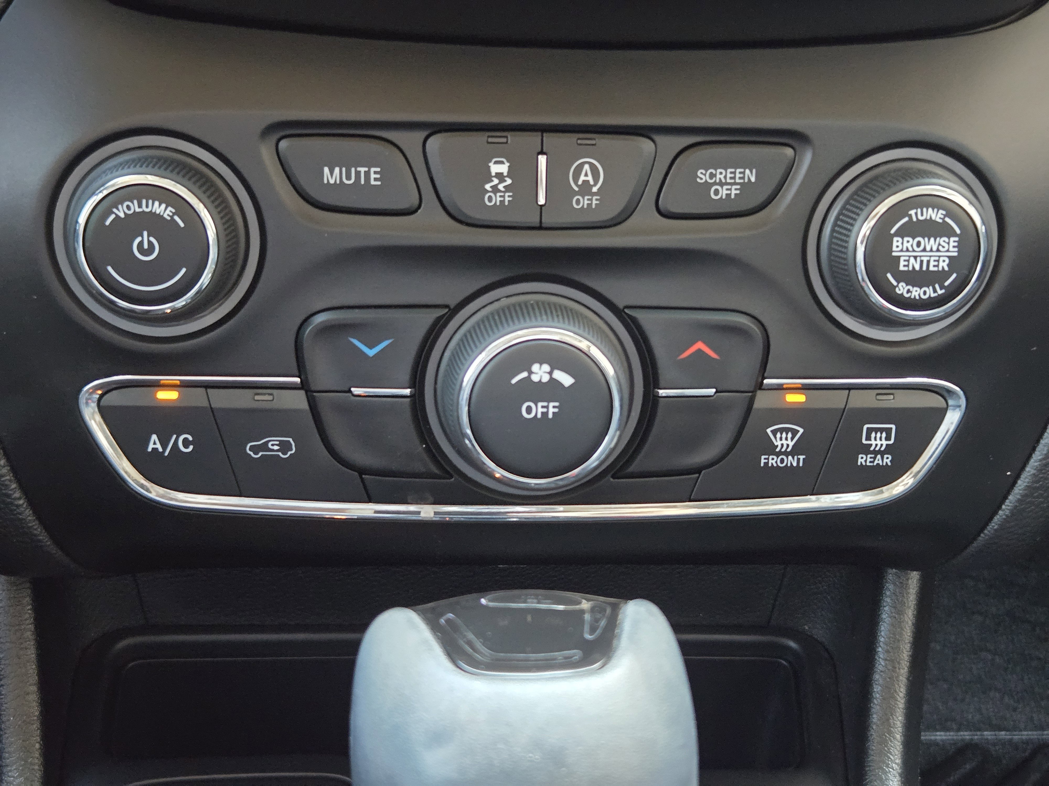 Used 2020 Jeep Cherokee Latitude Plus FWD image 14