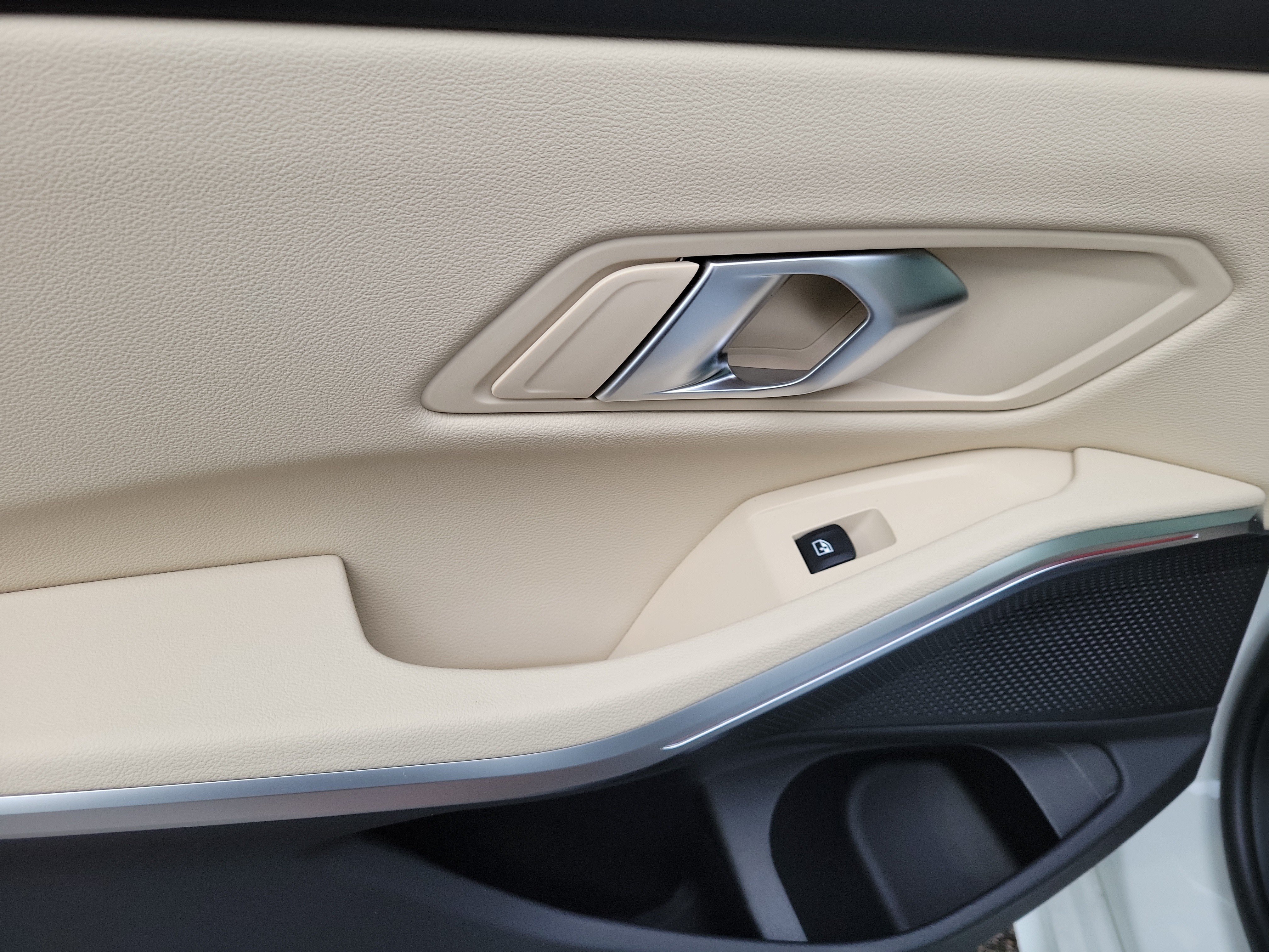New 2026 BMW 330i Sedan w/ Convenience Package RWD image 10