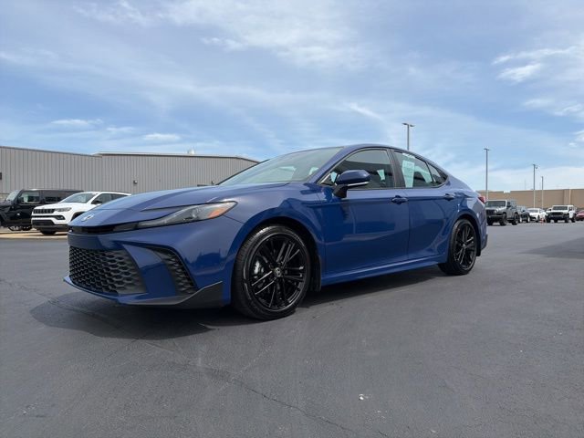 Used 2025 Toyota Camry SE FWD image 3