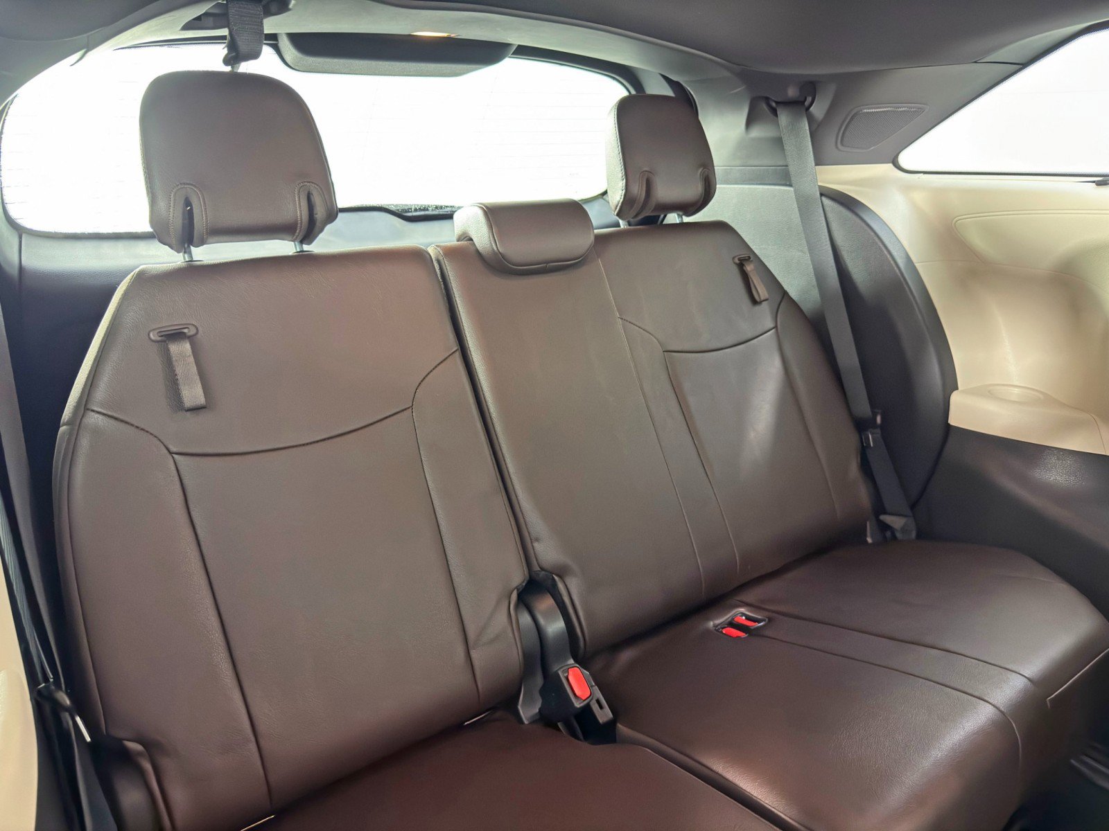 Used 2024 Toyota Sienna Platinum image 42